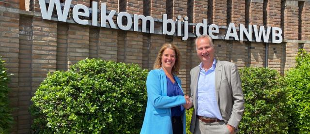 samenwerking ZZP Nederland en ANWB handen schudden