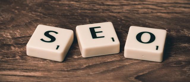 Blokjes met de letters SEO