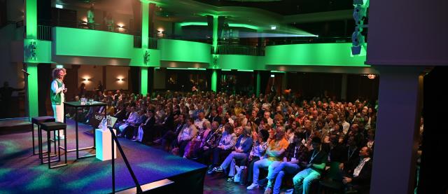 Dvdzzp 25 volle zaal