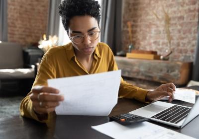 Ondernemer doet aangifte inkomstenbelasting