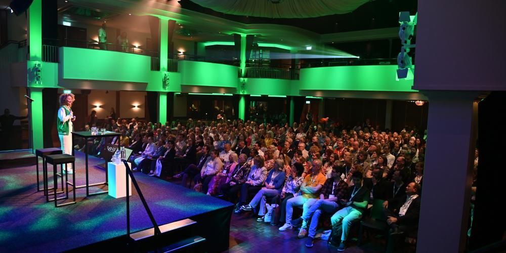 Dvdzzp 25 volle zaal
